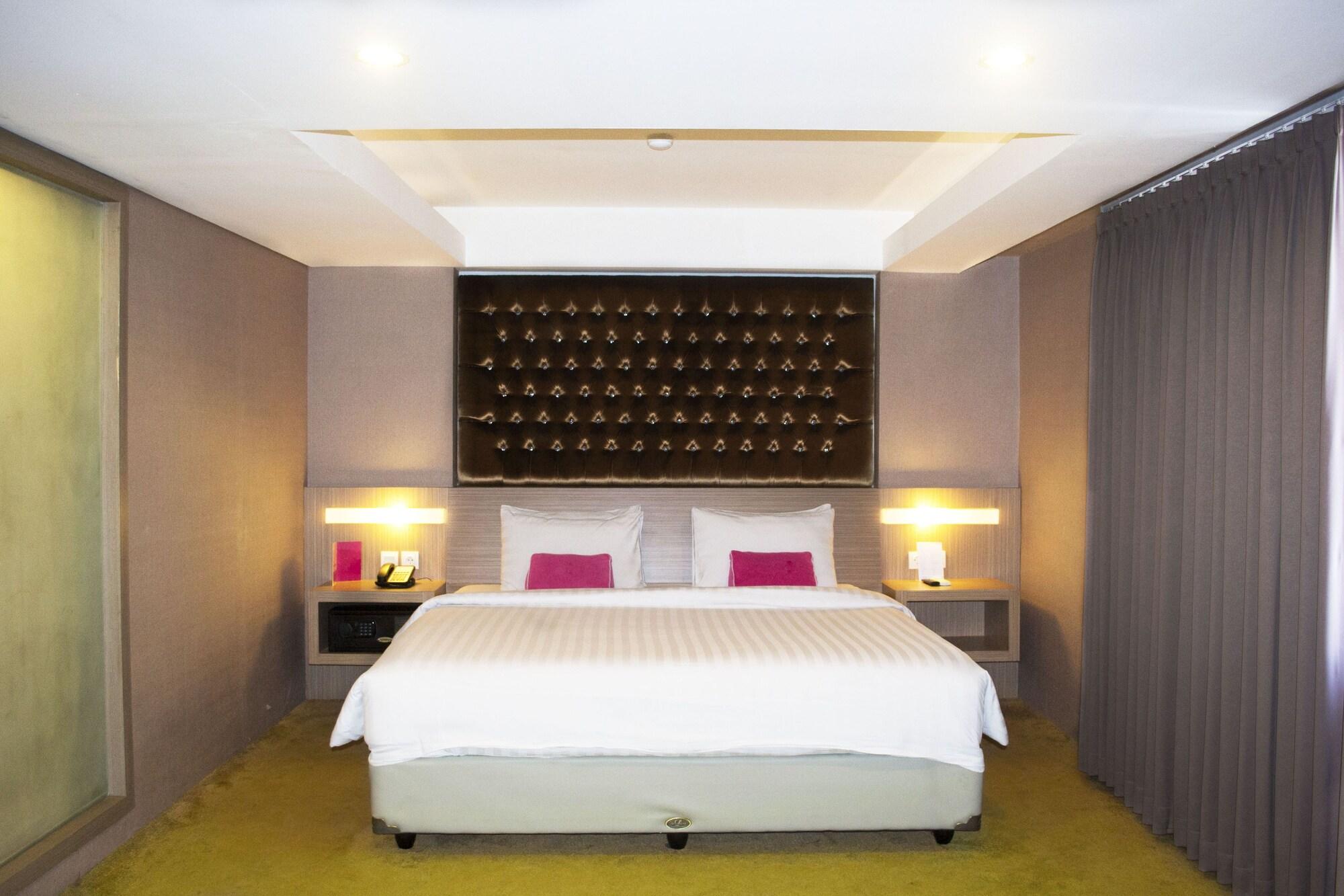 The Vasini Hotel Denpasar Exterior foto